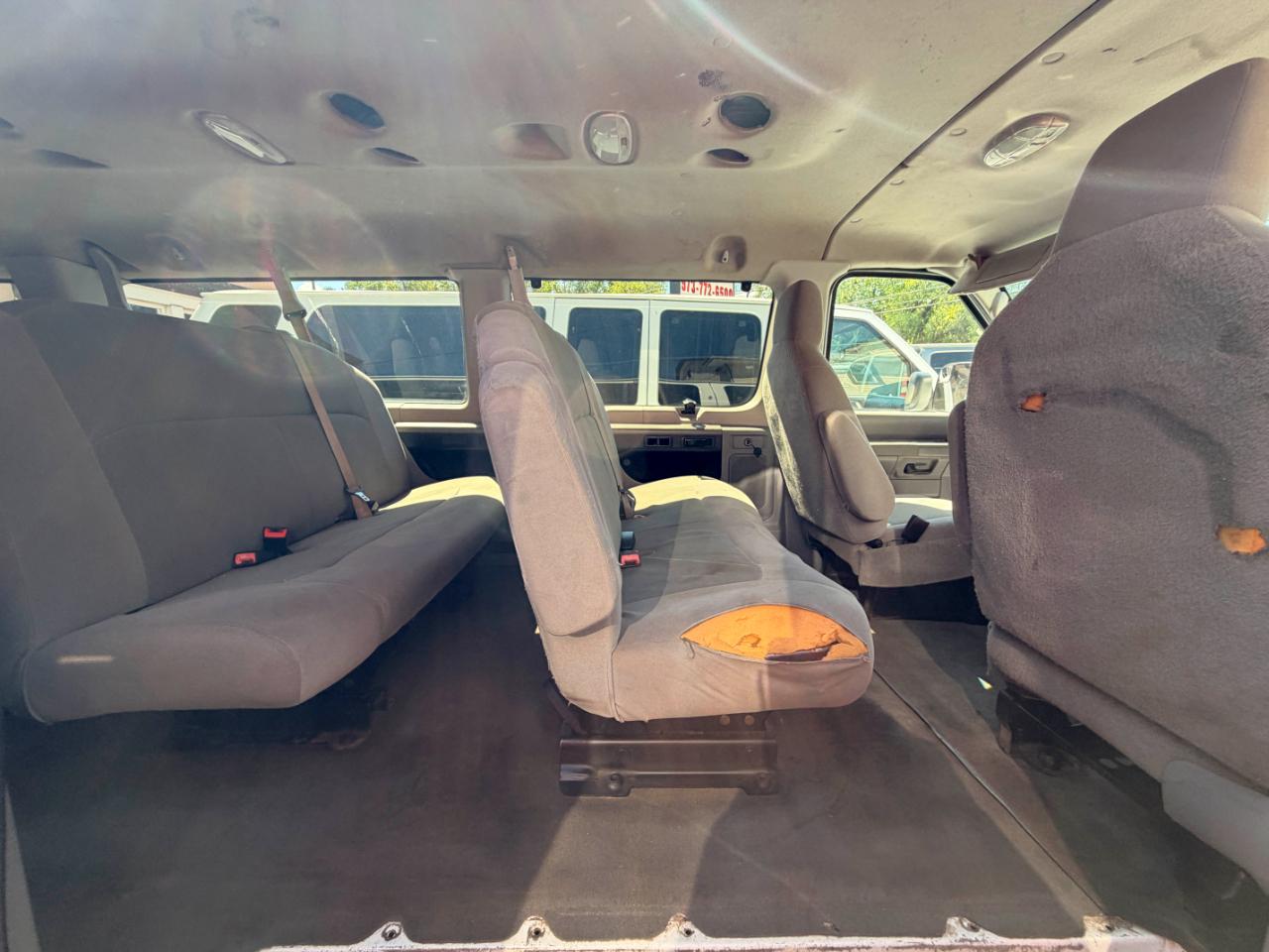 Ford Econoline E-350 XL Super Duty Extended 2010
