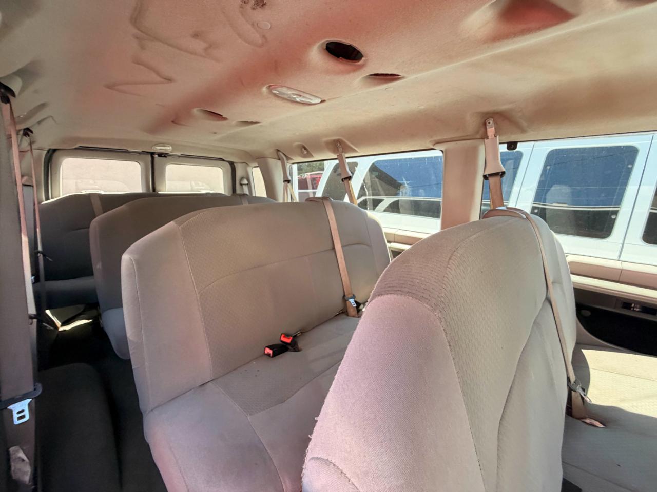 Ford Econoline E-350 XL Super Duty Extended 2010