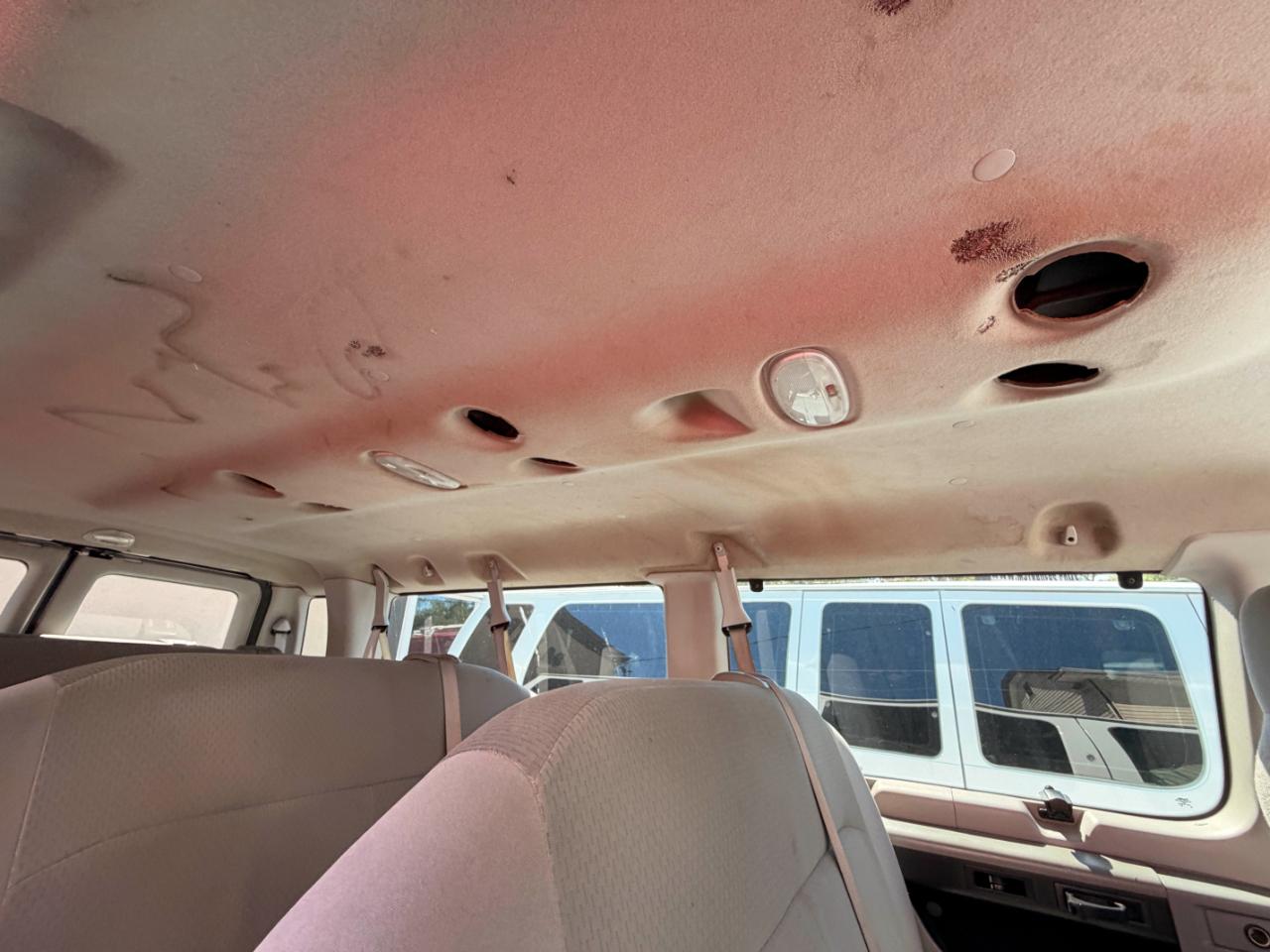 Ford Econoline E-350 XL Super Duty Extended 2010