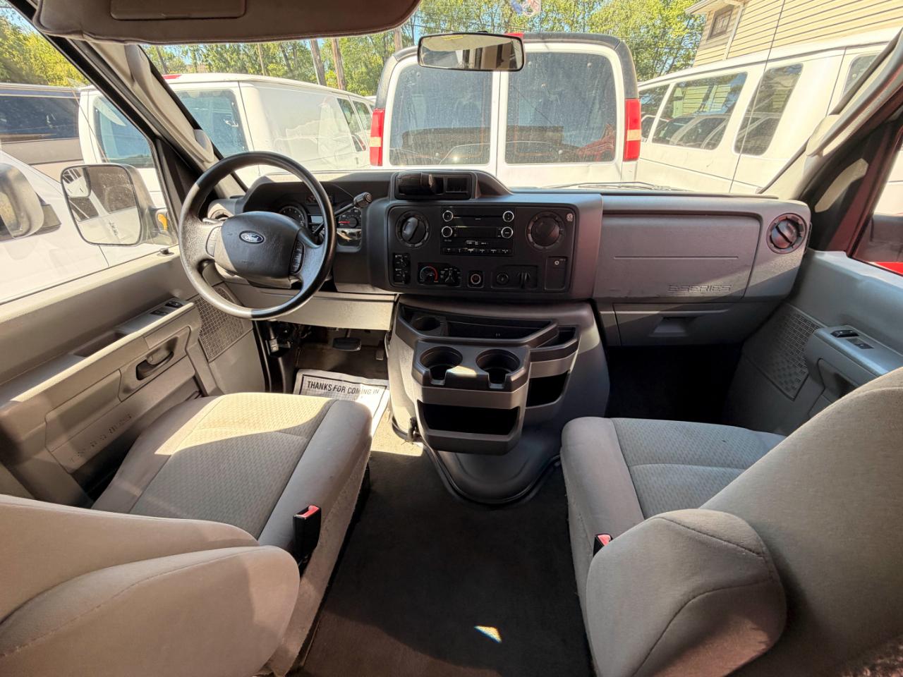 Ford Econoline E-350 XL Super Duty Extended 2010