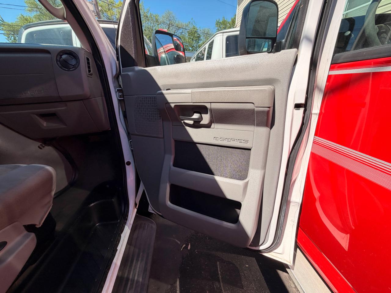 Ford Econoline E-350 XL Super Duty Extended 2010