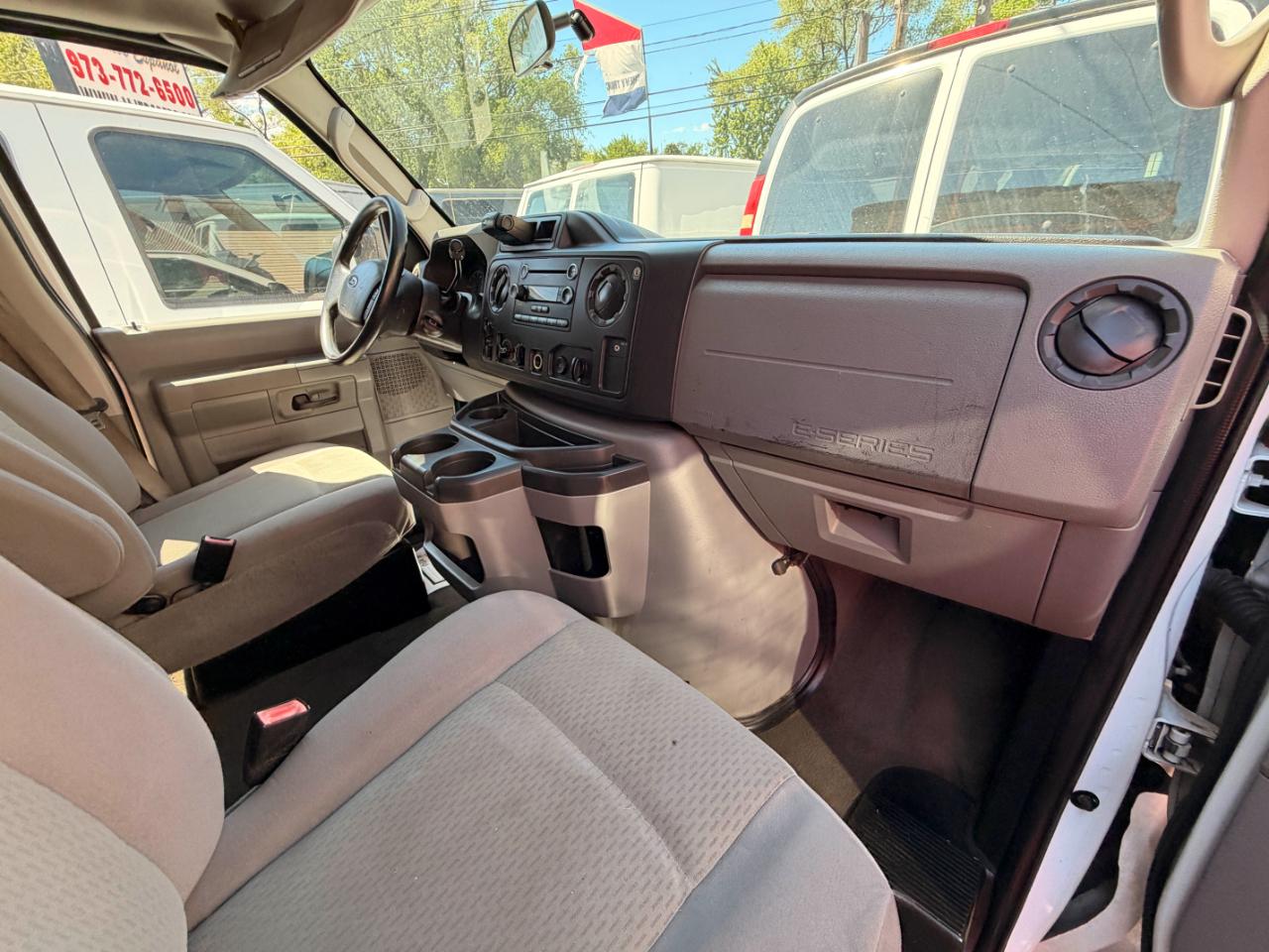 Ford Econoline E-350 XL Super Duty Extended 2010