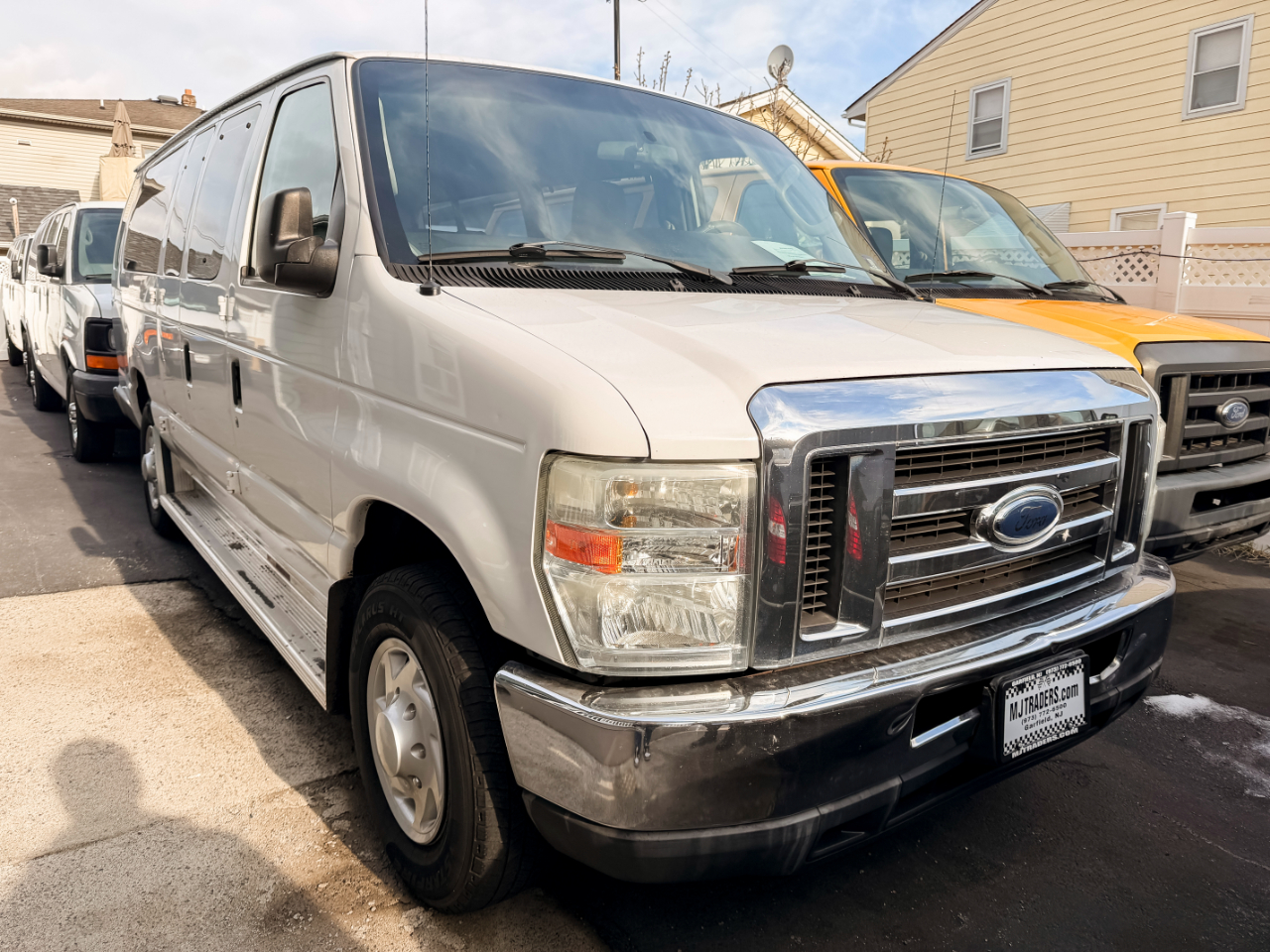 Ford Econoline E-350 XL Super Duty Extended 2010