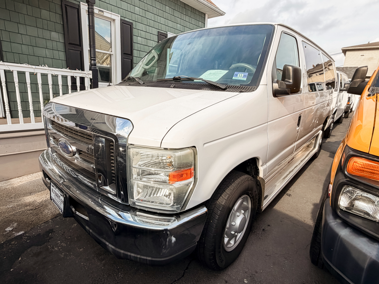 Ford Econoline E-350 XL Super Duty Extended 2010