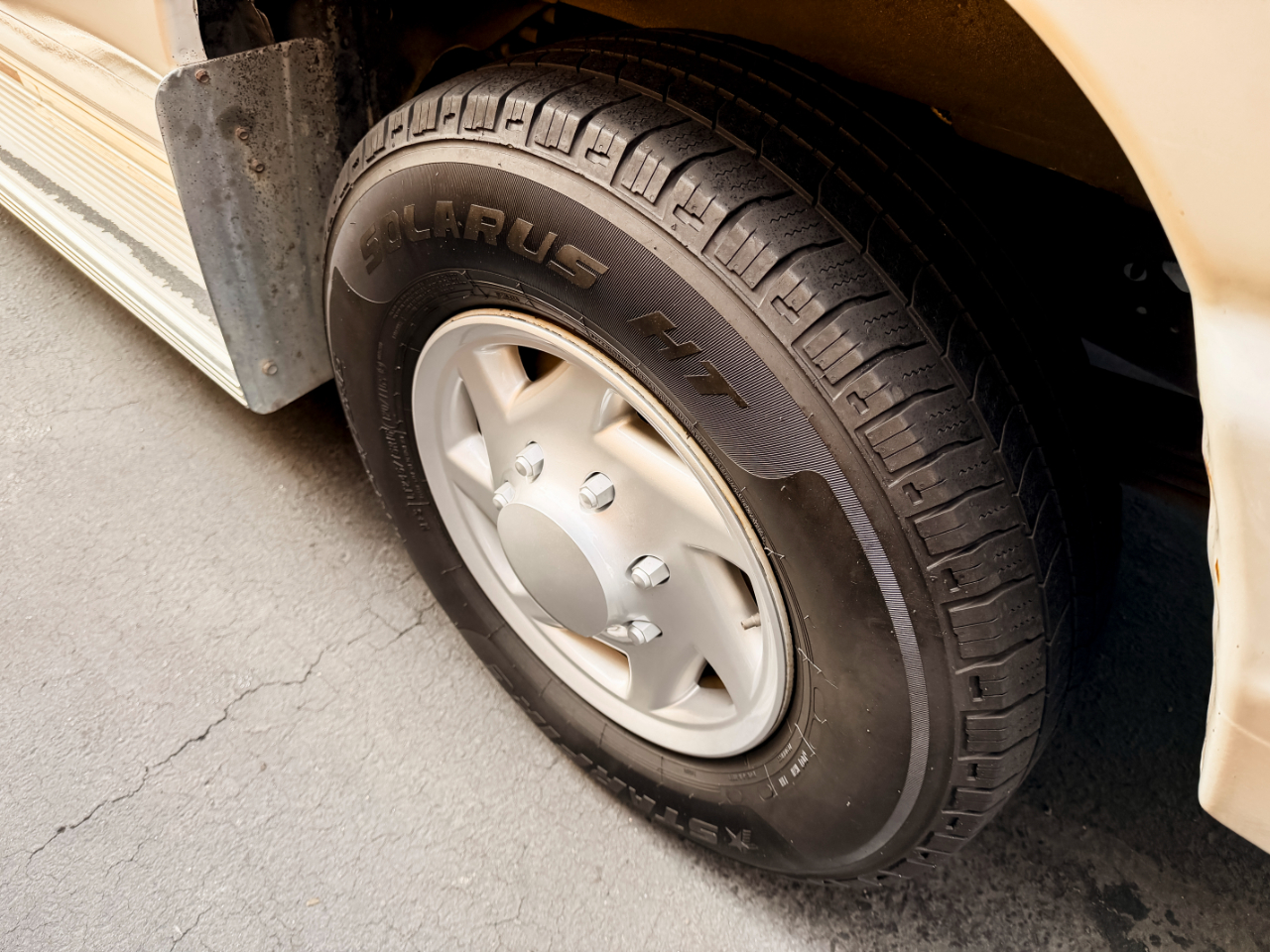 Ford Econoline E-350 XL Super Duty Extended 2010