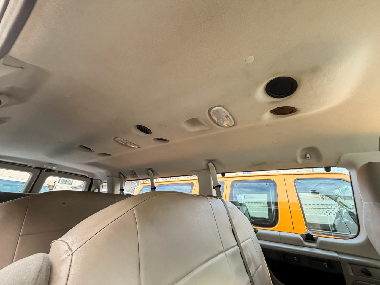 Ford Econoline E-350 XL Super Duty Extended 2010