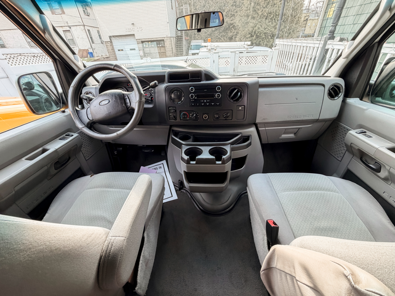 Ford Econoline E-350 XL Super Duty Extended 2010