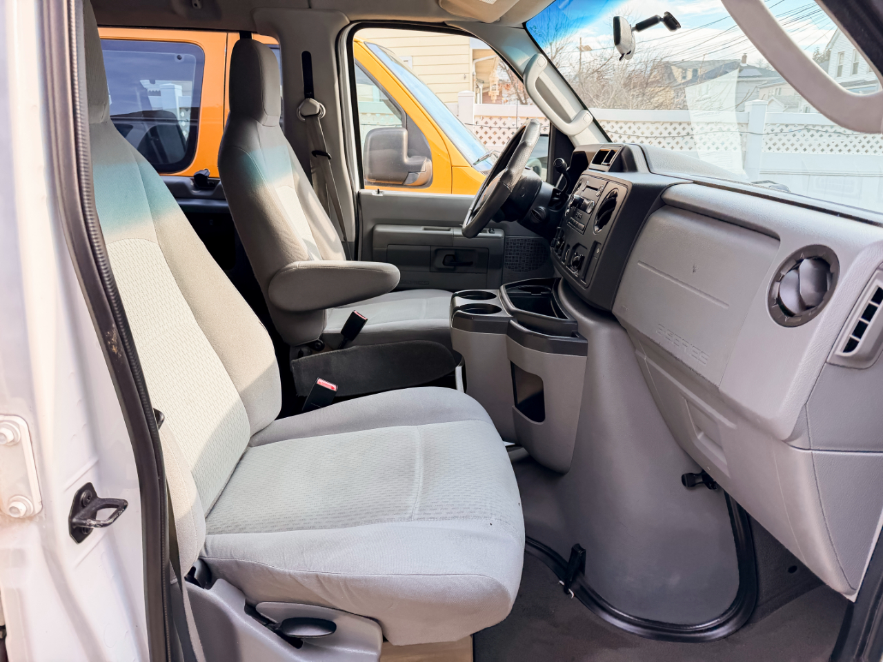 Ford Econoline E-350 XL Super Duty Extended 2010