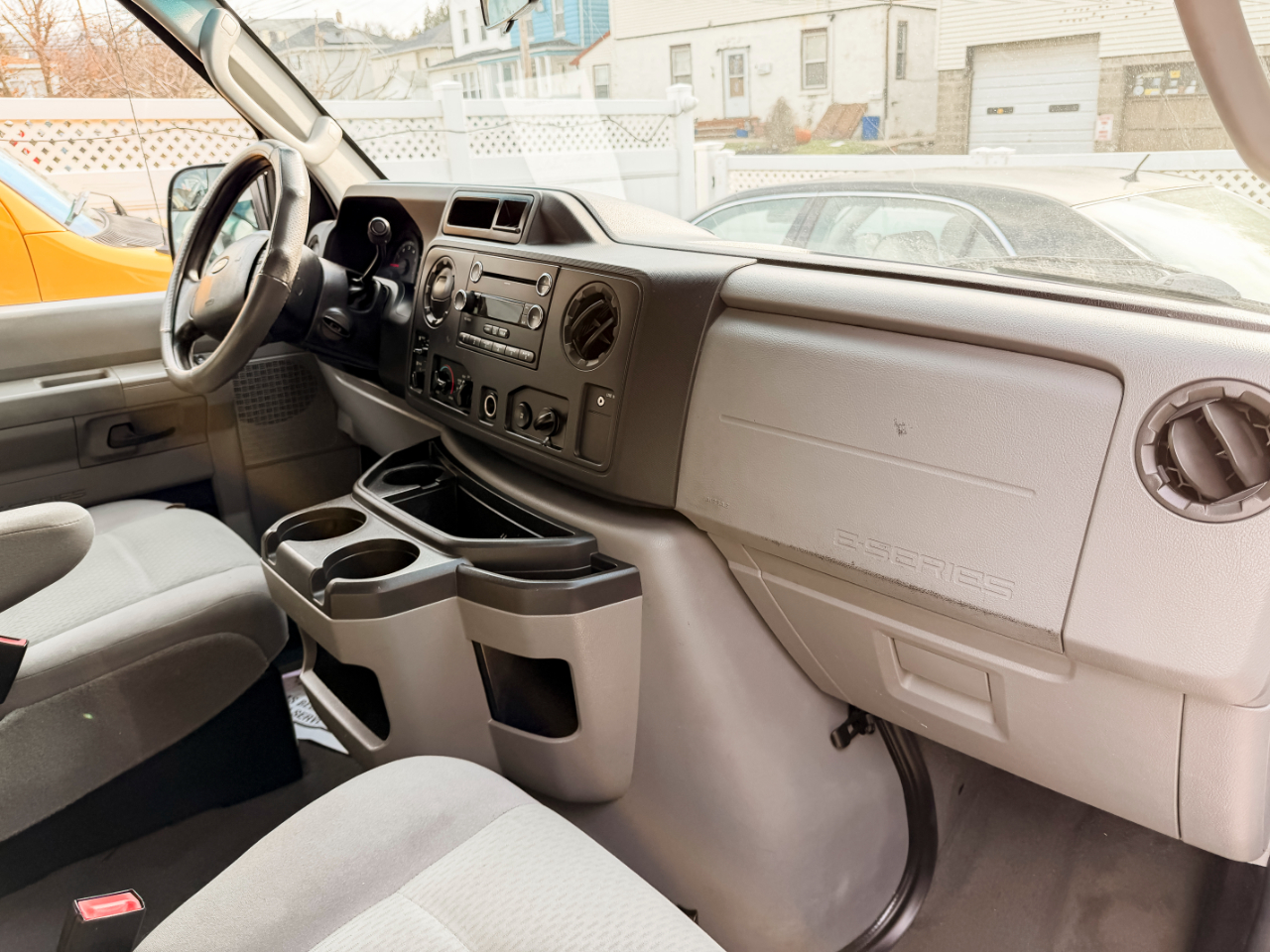 Ford Econoline E-350 XL Super Duty Extended 2010