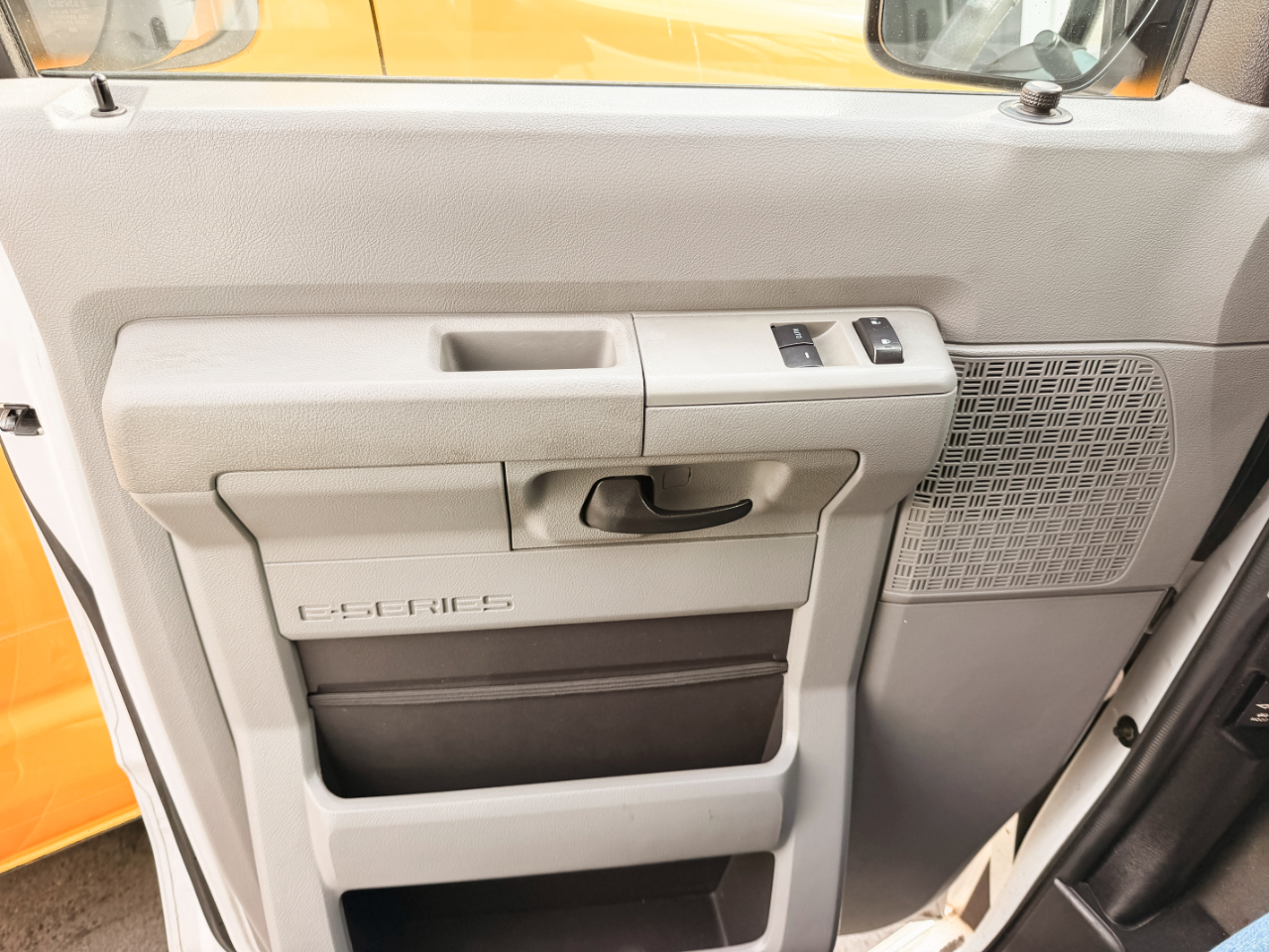 Ford Econoline E-350 XL Super Duty Extended 2010