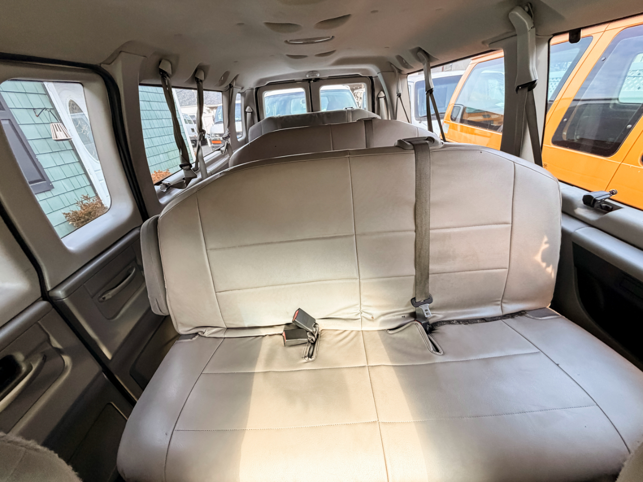 Ford Econoline E-350 XL Super Duty Extended 2010