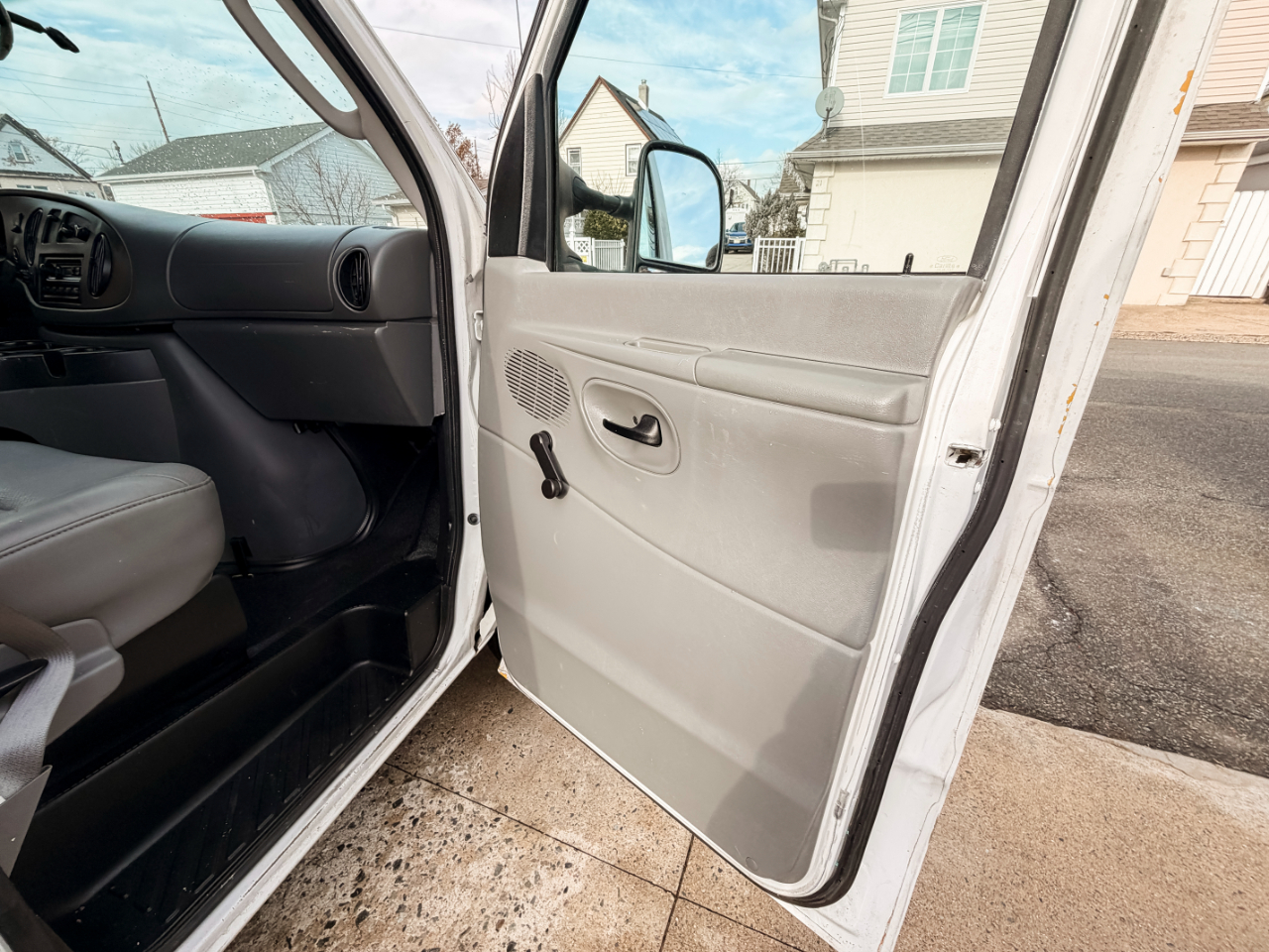 Ford Econoline E-250 2008