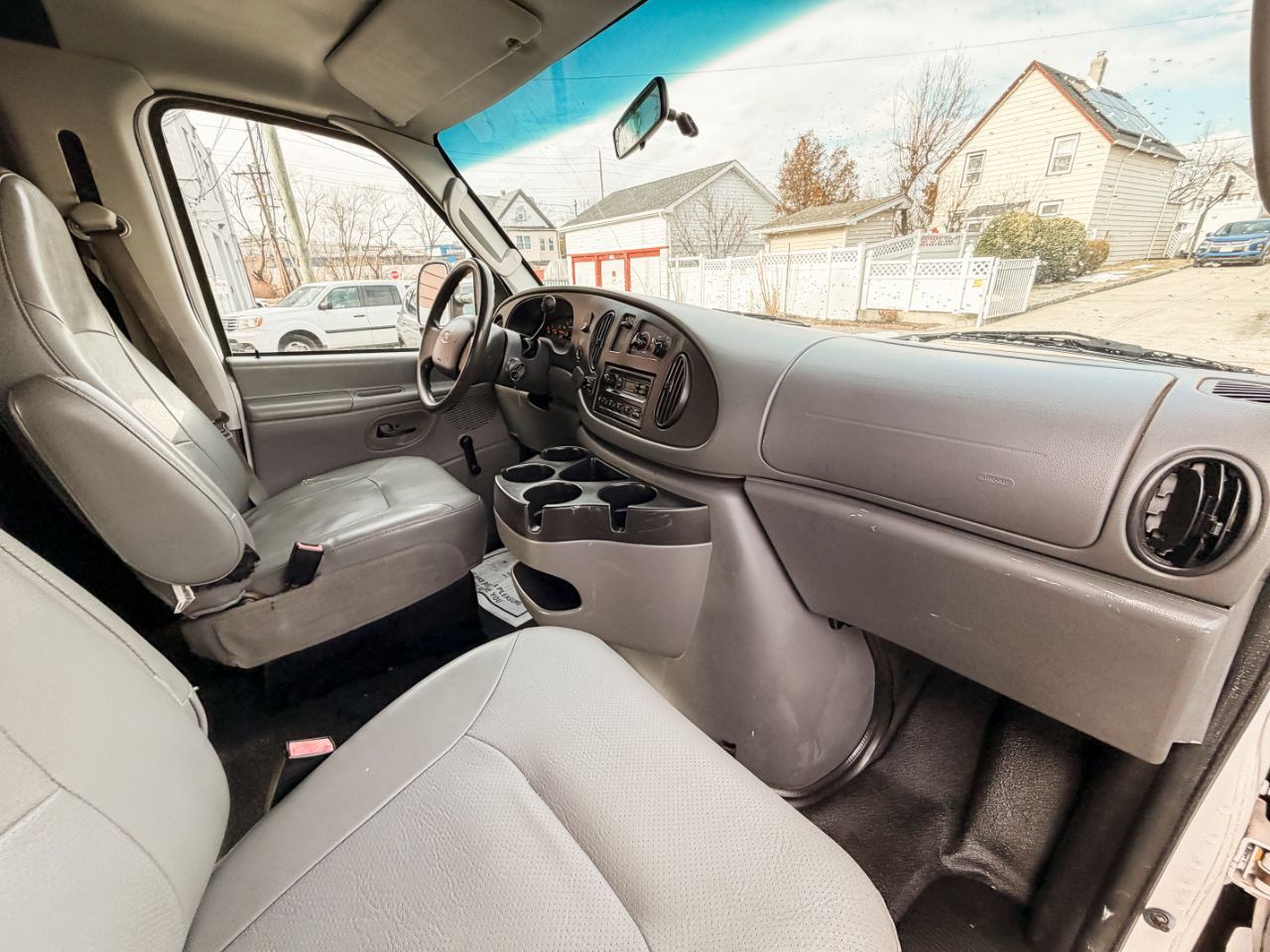 Ford Econoline E-250 2008