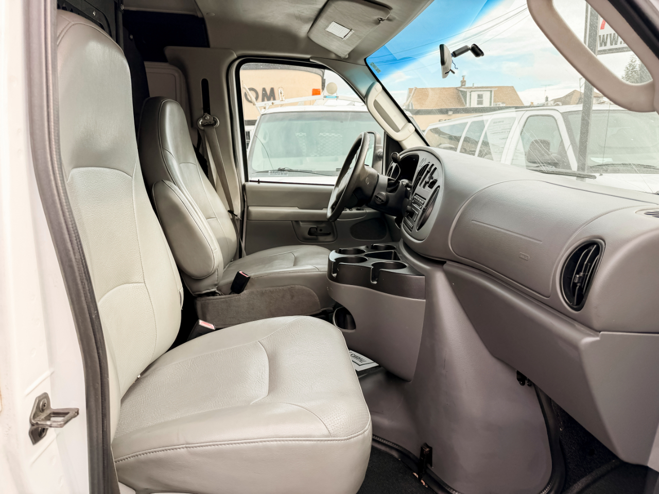 Ford Econoline E-250 2008