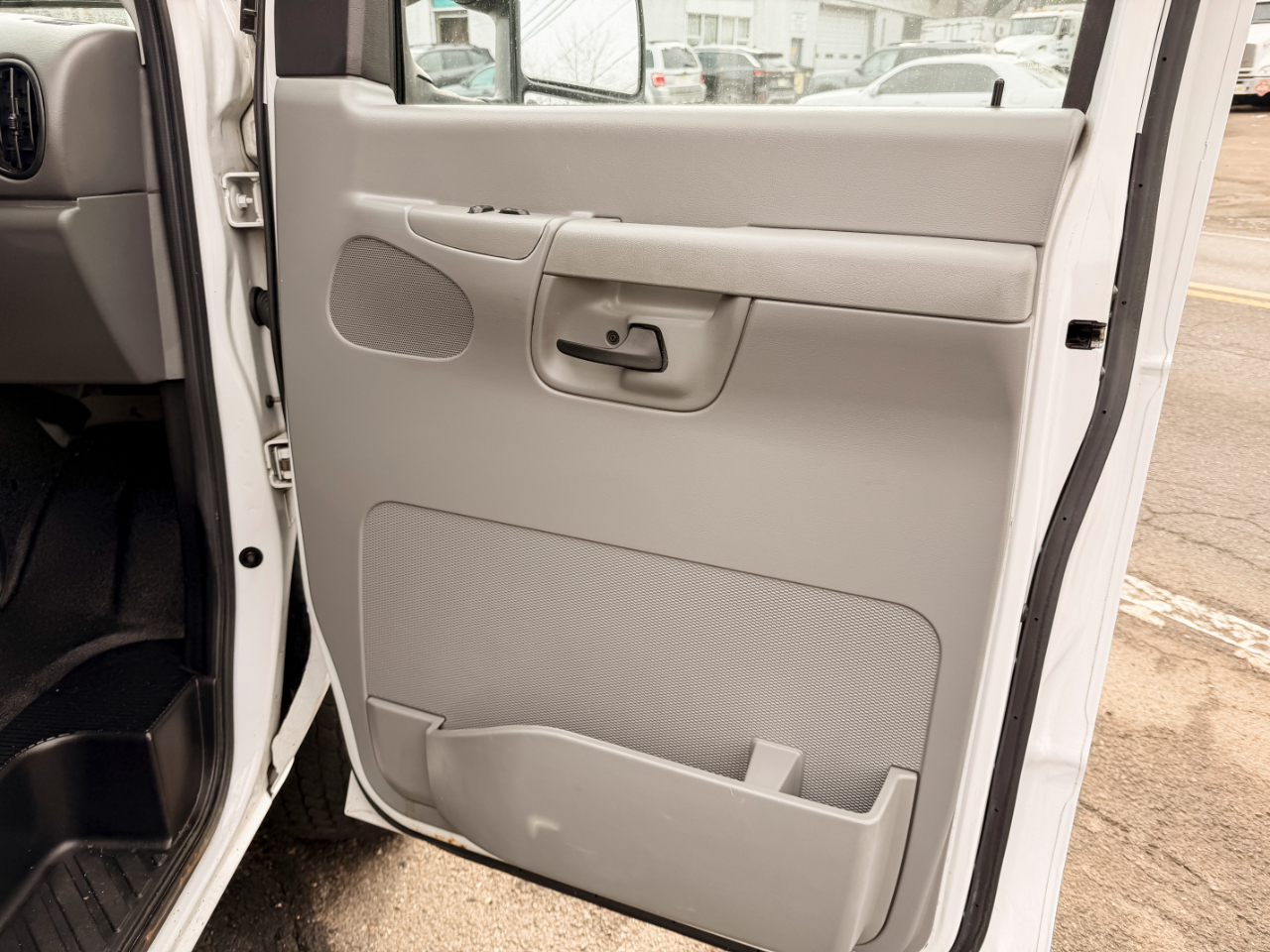 Ford Econoline E-250 2008