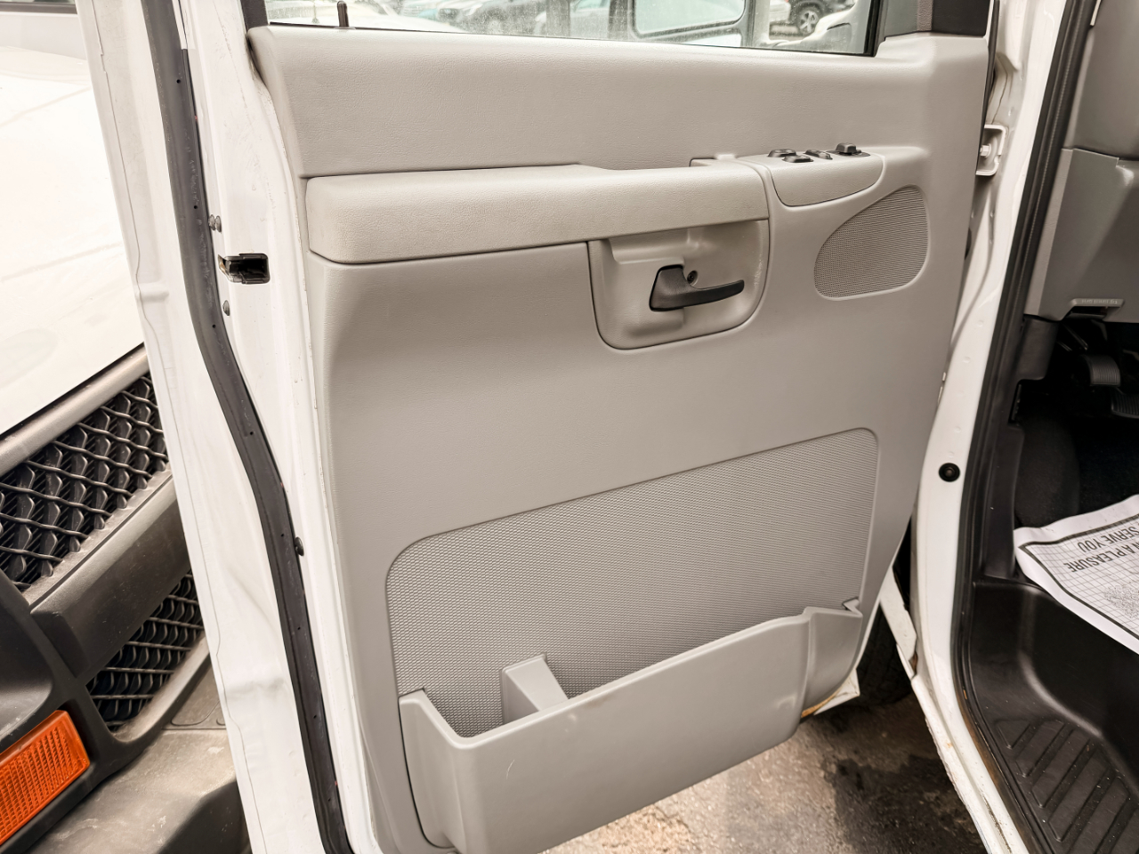 Ford Econoline E-250 2008