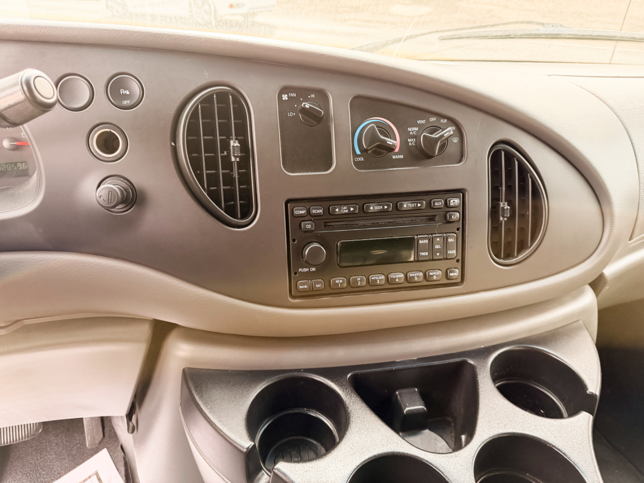 Ford Econoline E-250 2008