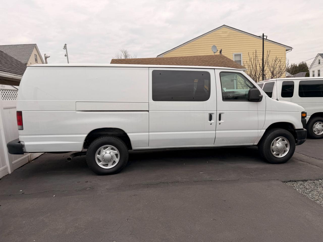 Ford Econoline E-250 Extended 2012