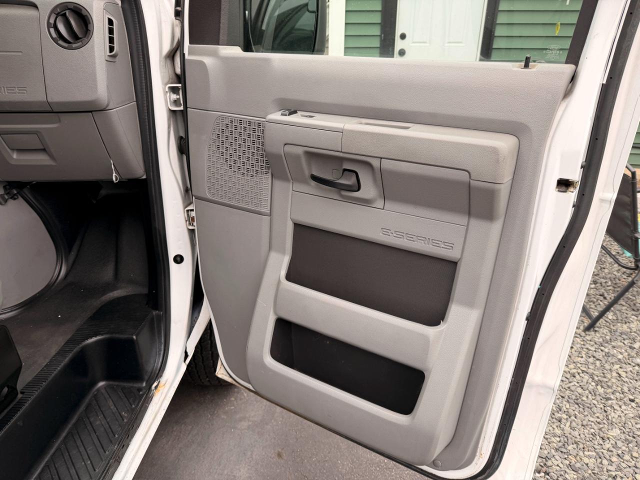 Ford Econoline E-250 Extended 2012