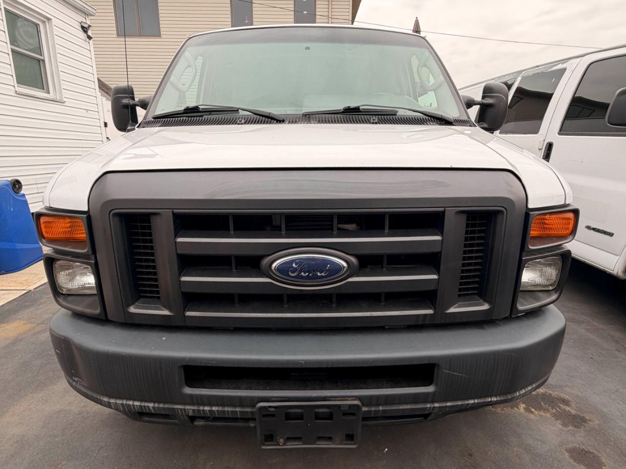 Ford Econoline E-350 Super Duty 2011