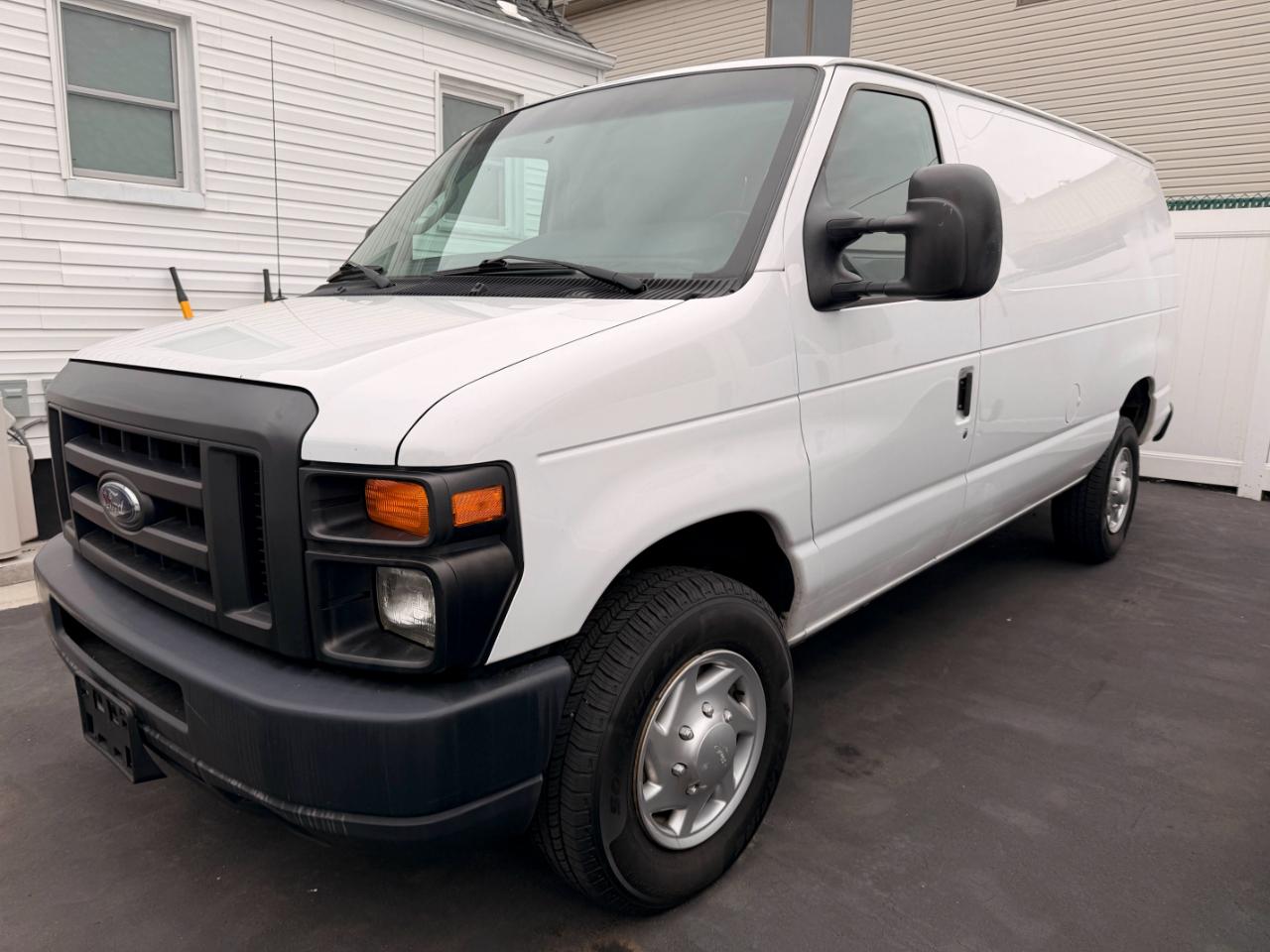 Ford Econoline E-350 Super Duty 2011