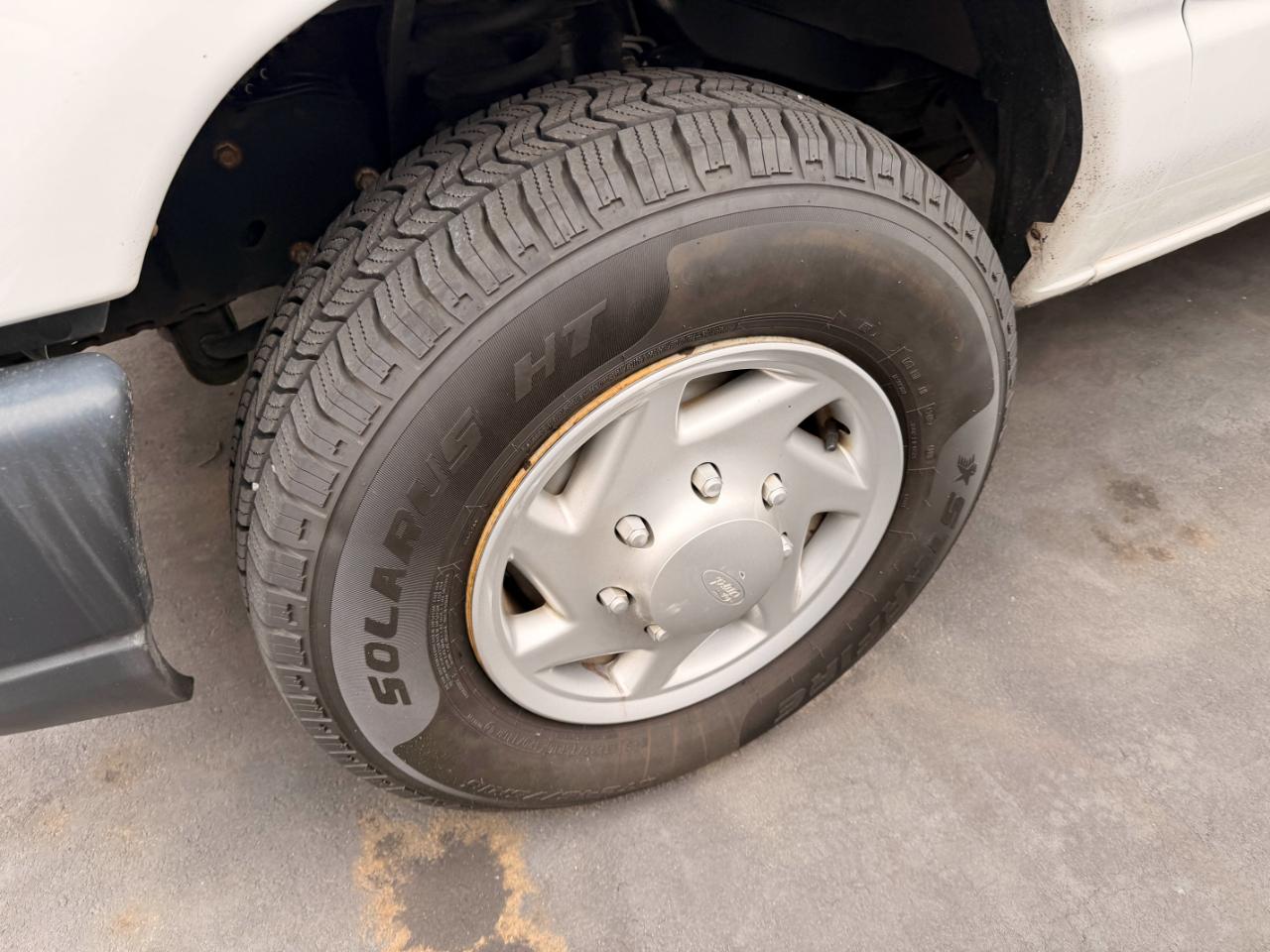 Ford Econoline E-350 Super Duty 2011