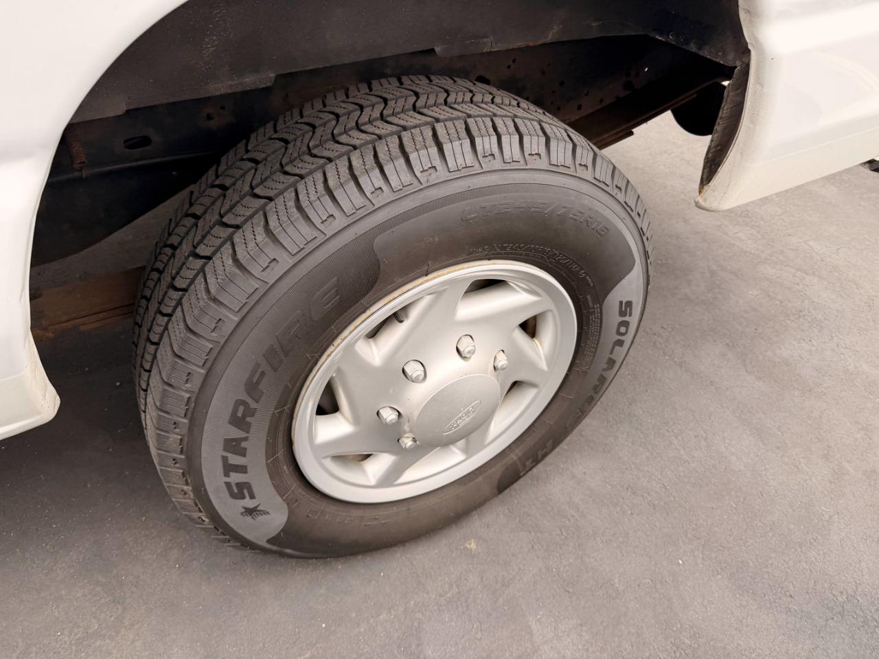 Ford Econoline E-350 Super Duty 2011