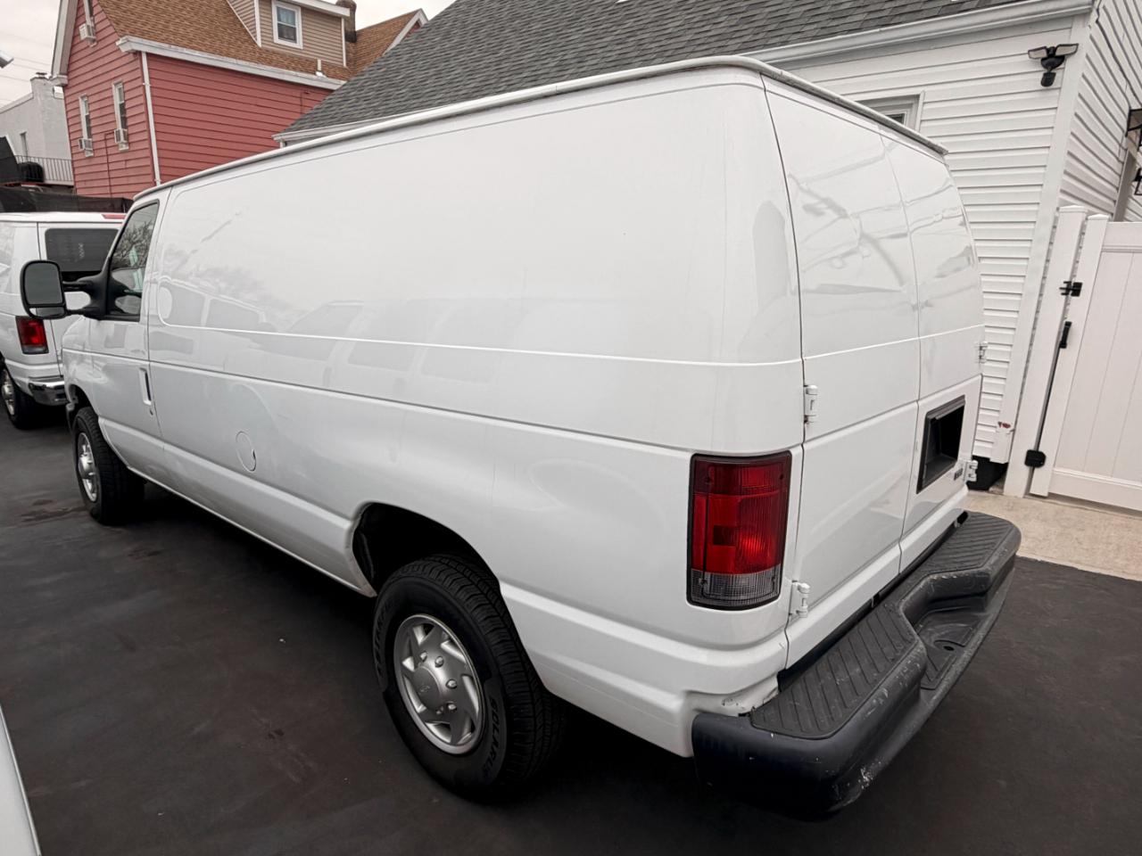 Ford Econoline E-350 Super Duty 2011
