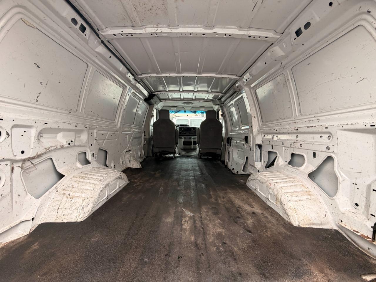 Ford Econoline E-350 Super Duty 2011