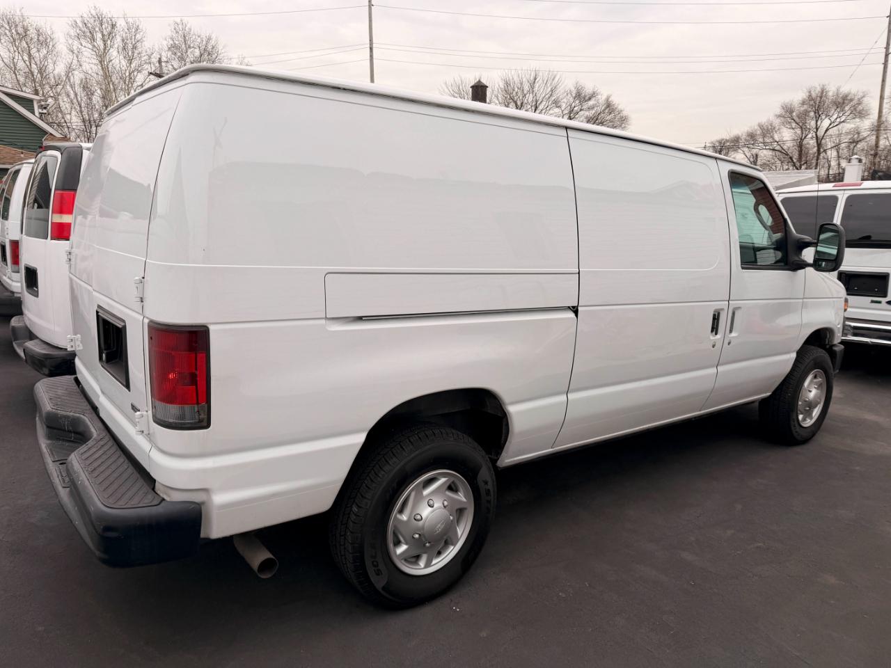 Ford Econoline E-350 Super Duty 2011