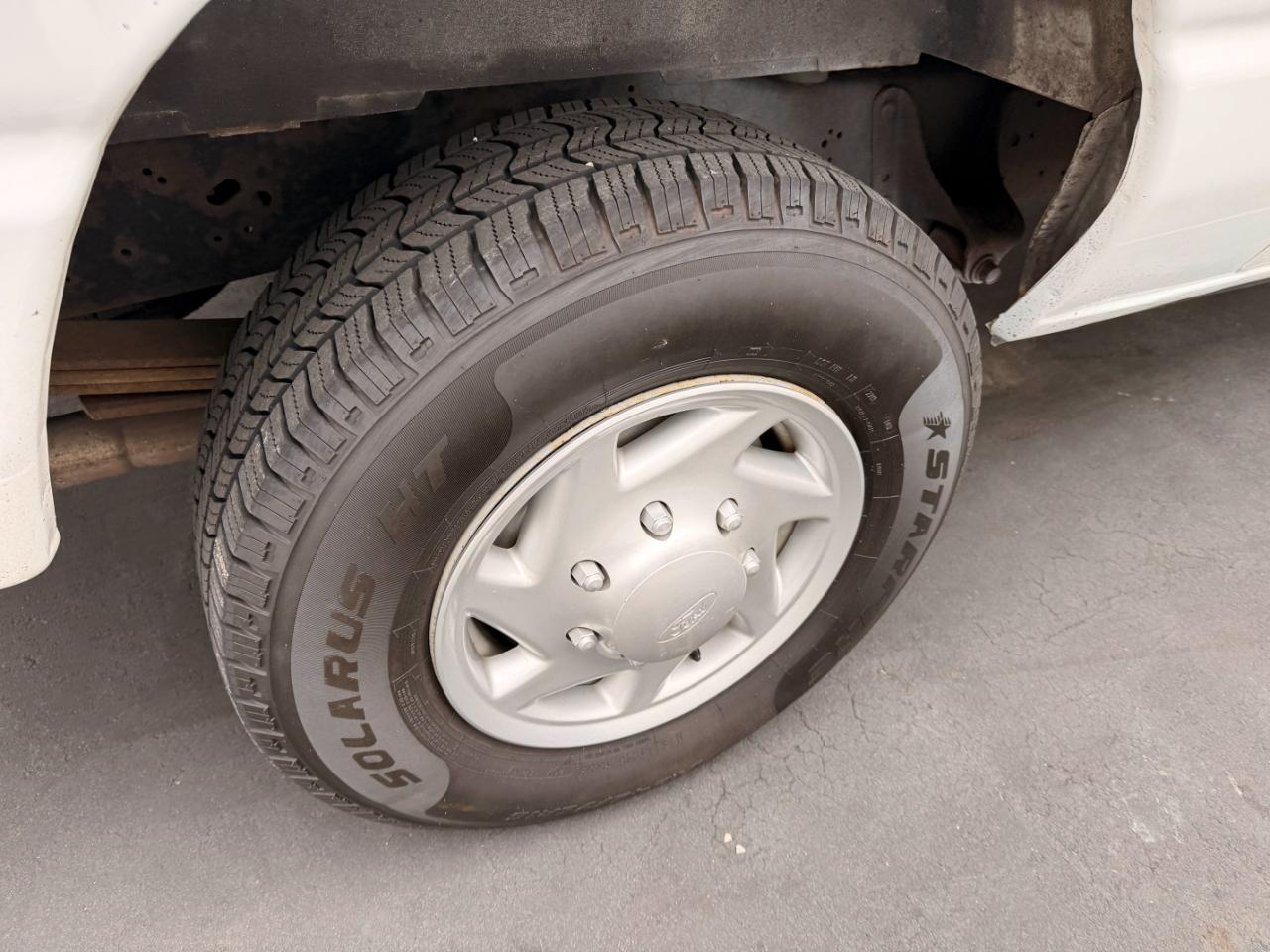 Ford Econoline E-350 Super Duty 2011