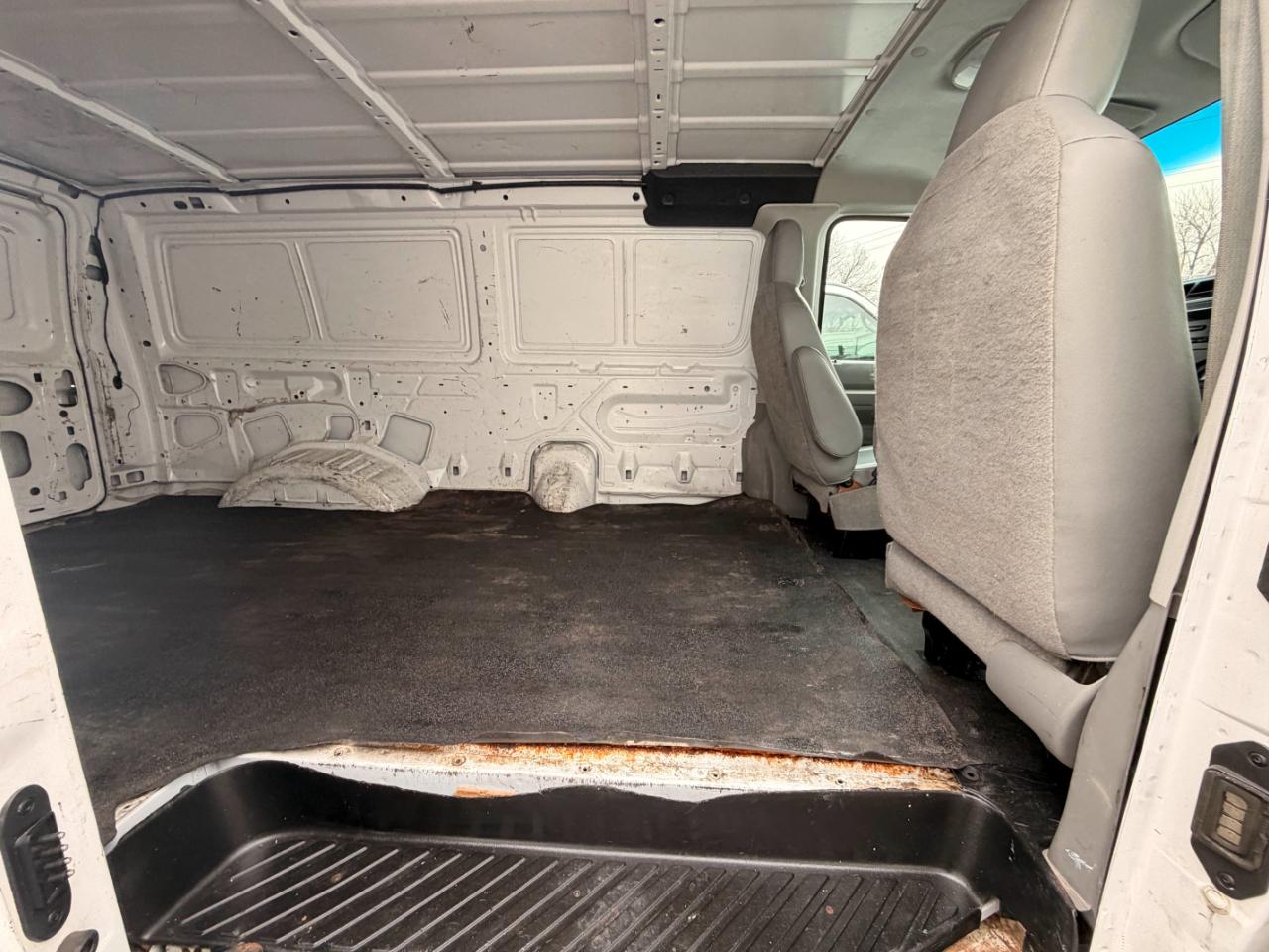 Ford Econoline E-350 Super Duty 2011