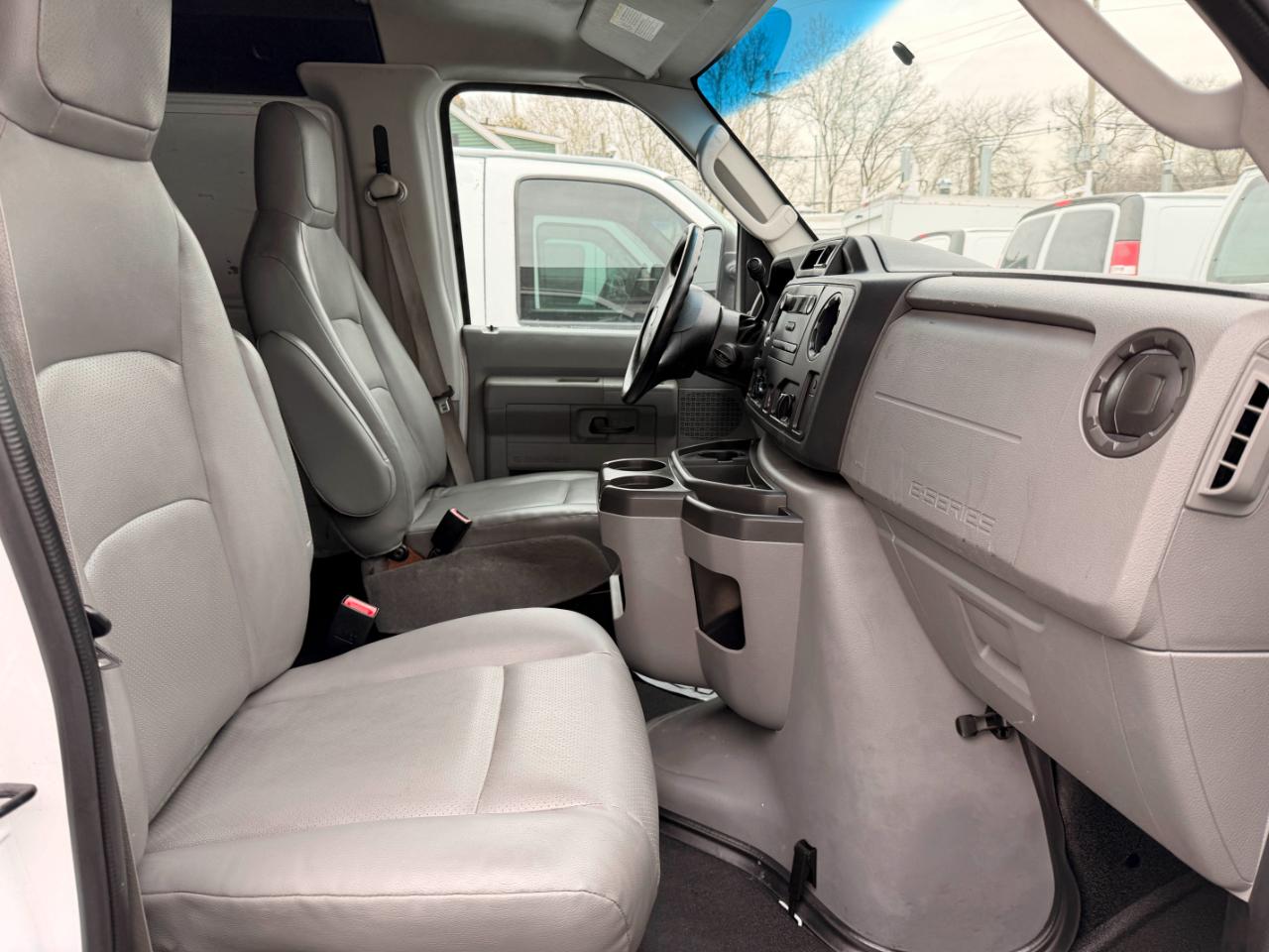 Ford Econoline E-350 Super Duty 2011