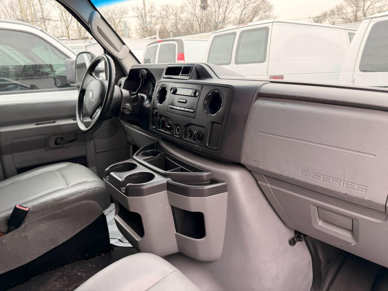 Ford Econoline E-350 Super Duty 2011