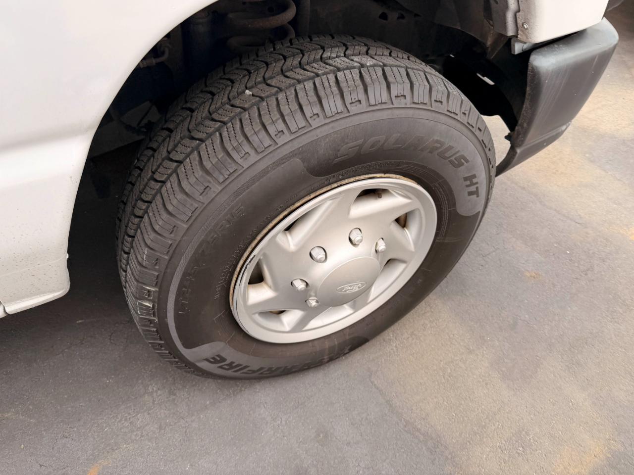 Ford Econoline E-350 Super Duty 2011