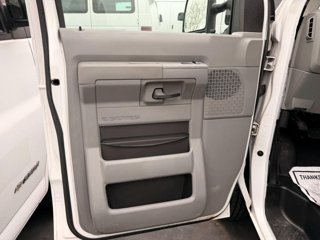 Ford Econoline E-350 Super Duty 2011