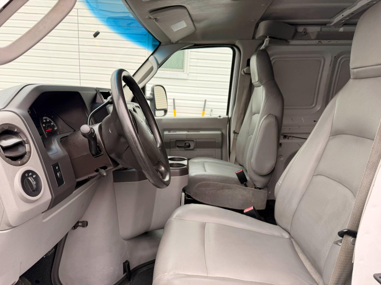 Ford Econoline E-350 Super Duty 2011