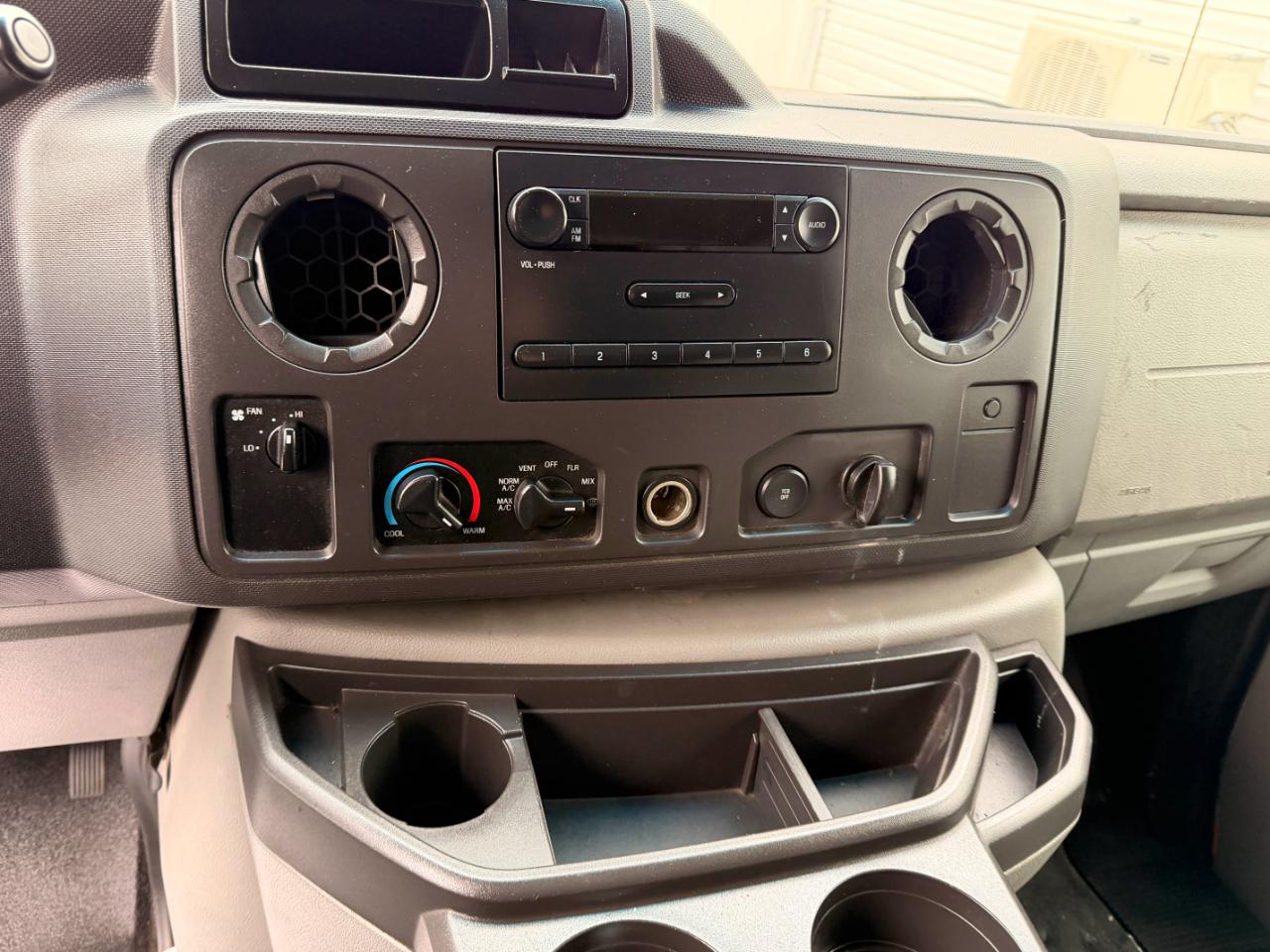 Ford Econoline E-350 Super Duty 2011