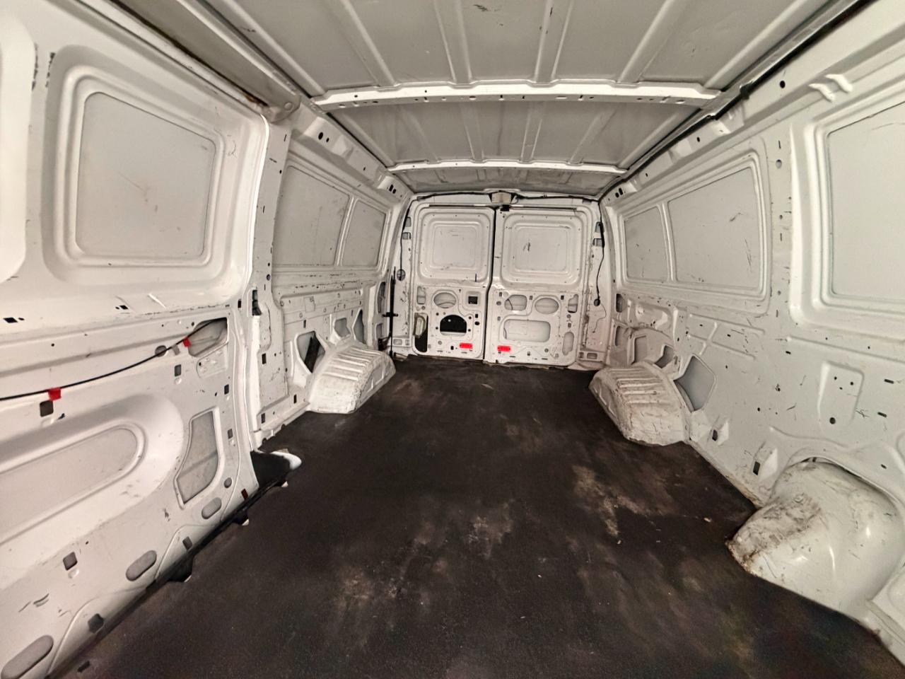 Ford Econoline E-350 Super Duty 2011