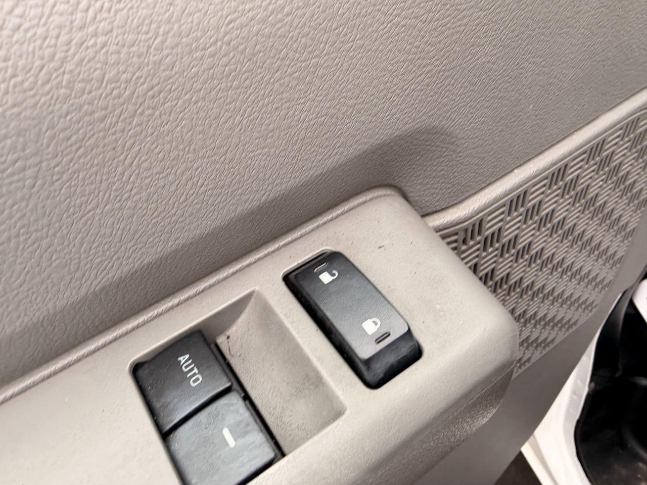 Ford Econoline E-350 Super Duty 2011