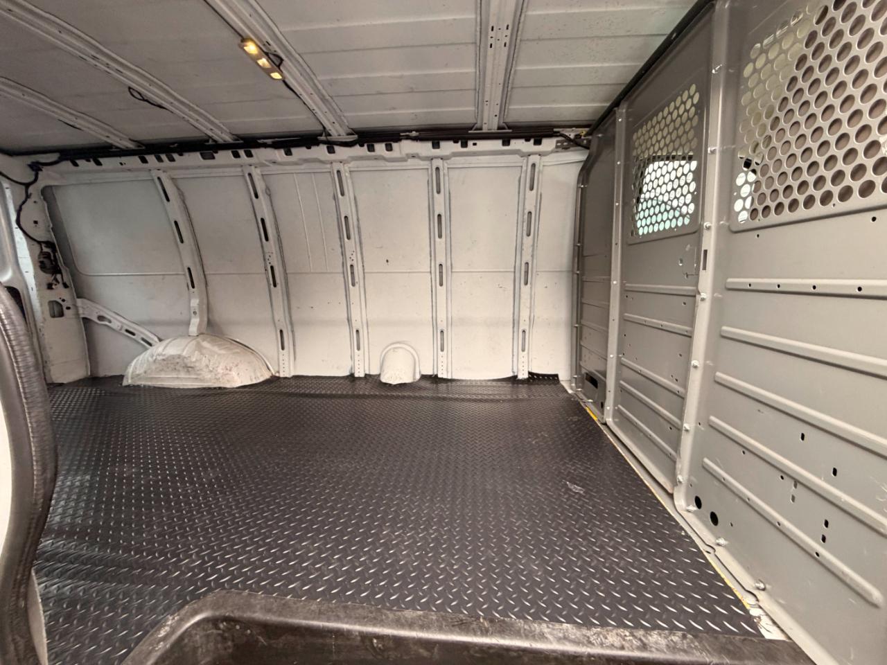 GMC Savana G2500 Extended Cargo 2016