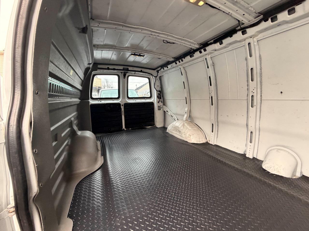 GMC Savana G2500 Extended Cargo 2016