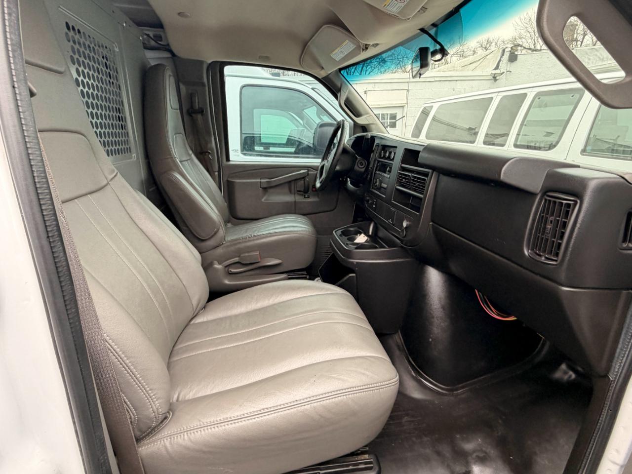 GMC Savana G2500 Extended Cargo 2016