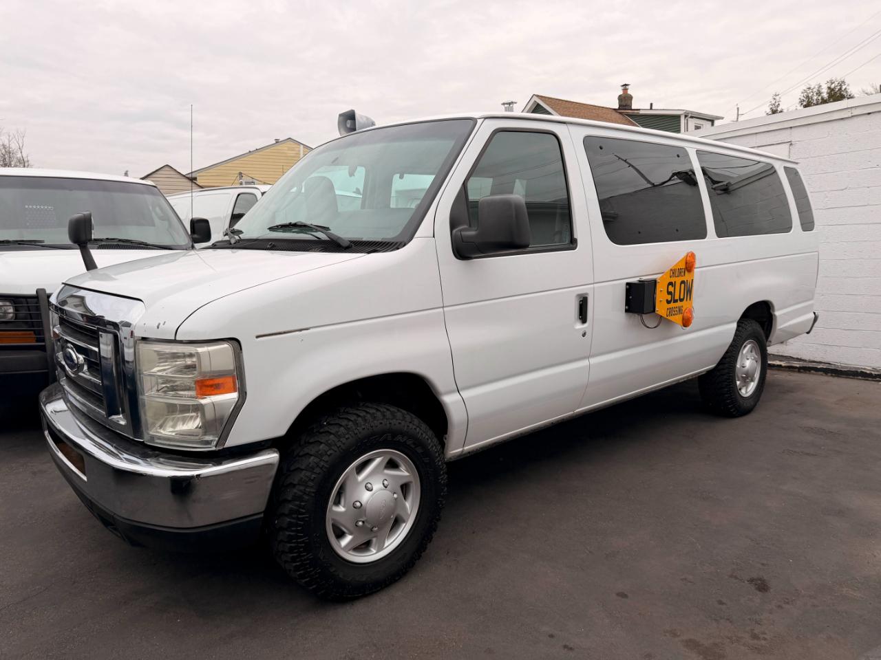 Ford Econoline E-350 XLT Super Duty Extended 2011