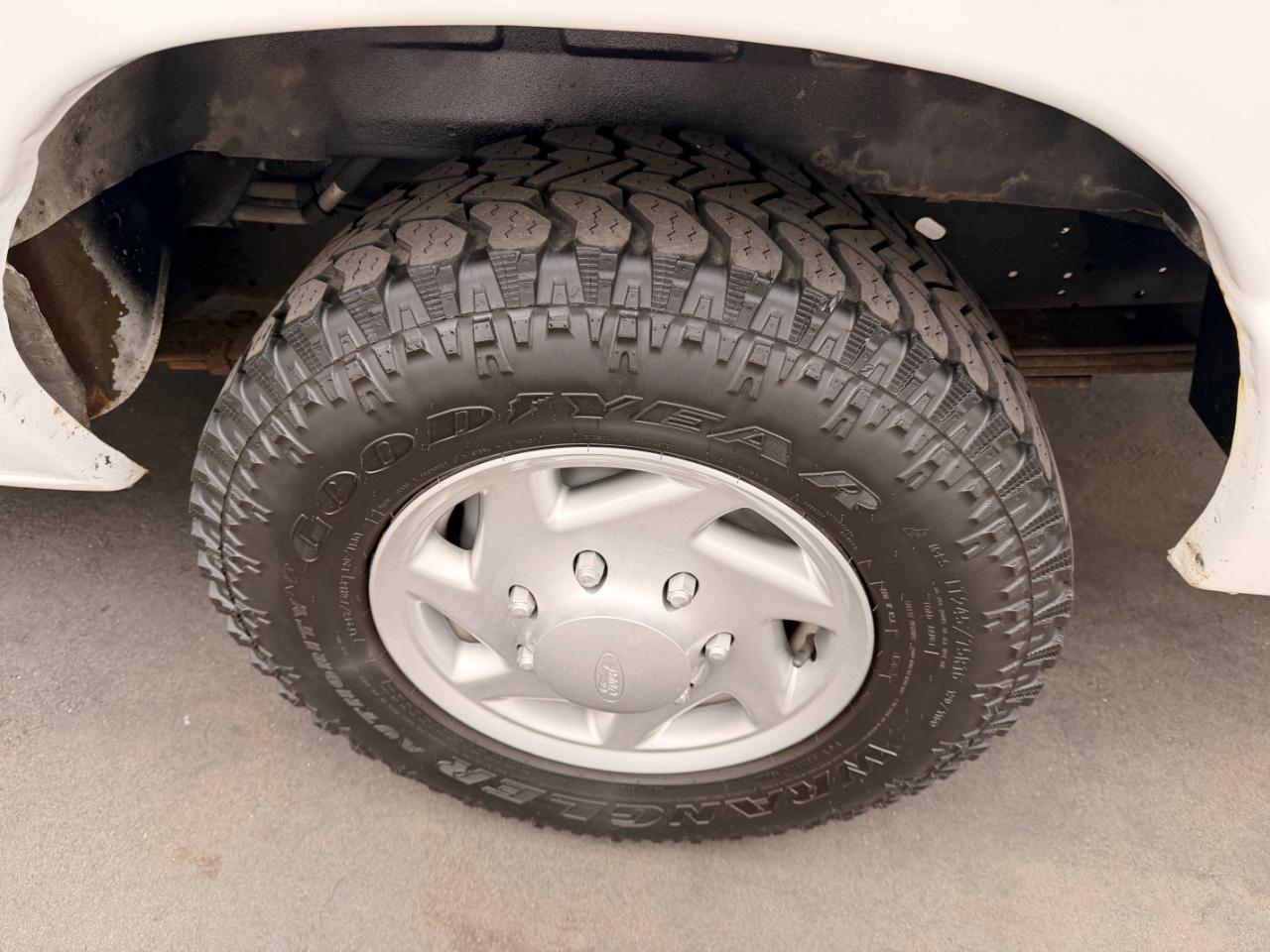 Ford Econoline E-350 XLT Super Duty Extended 2011