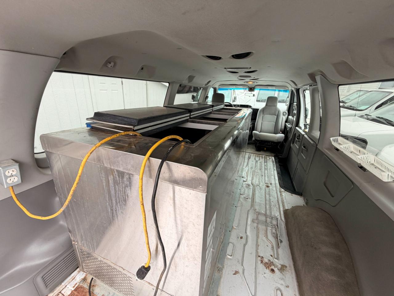 Ford Econoline E-350 XLT Super Duty Extended 2011