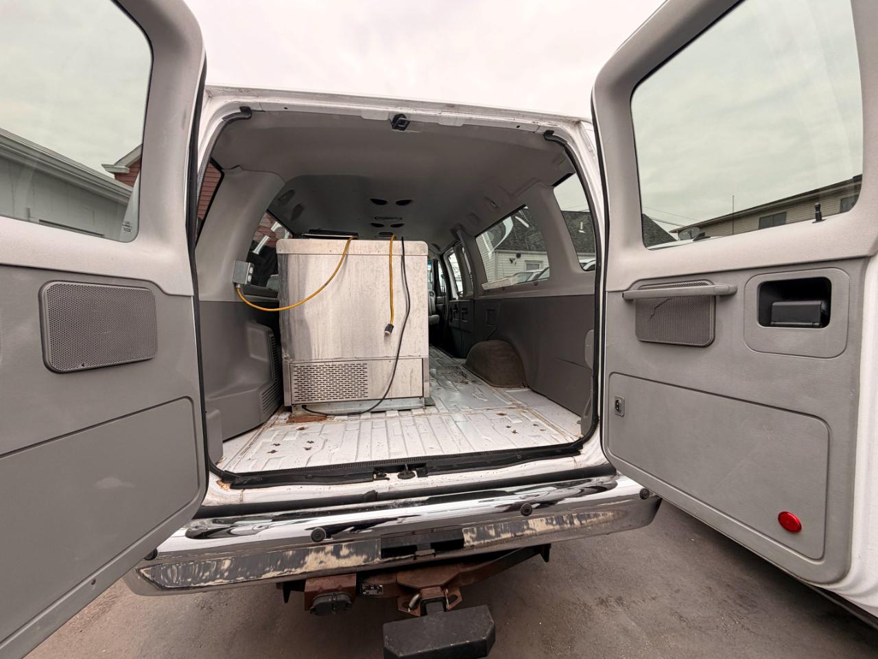 Ford Econoline E-350 XLT Super Duty Extended 2011