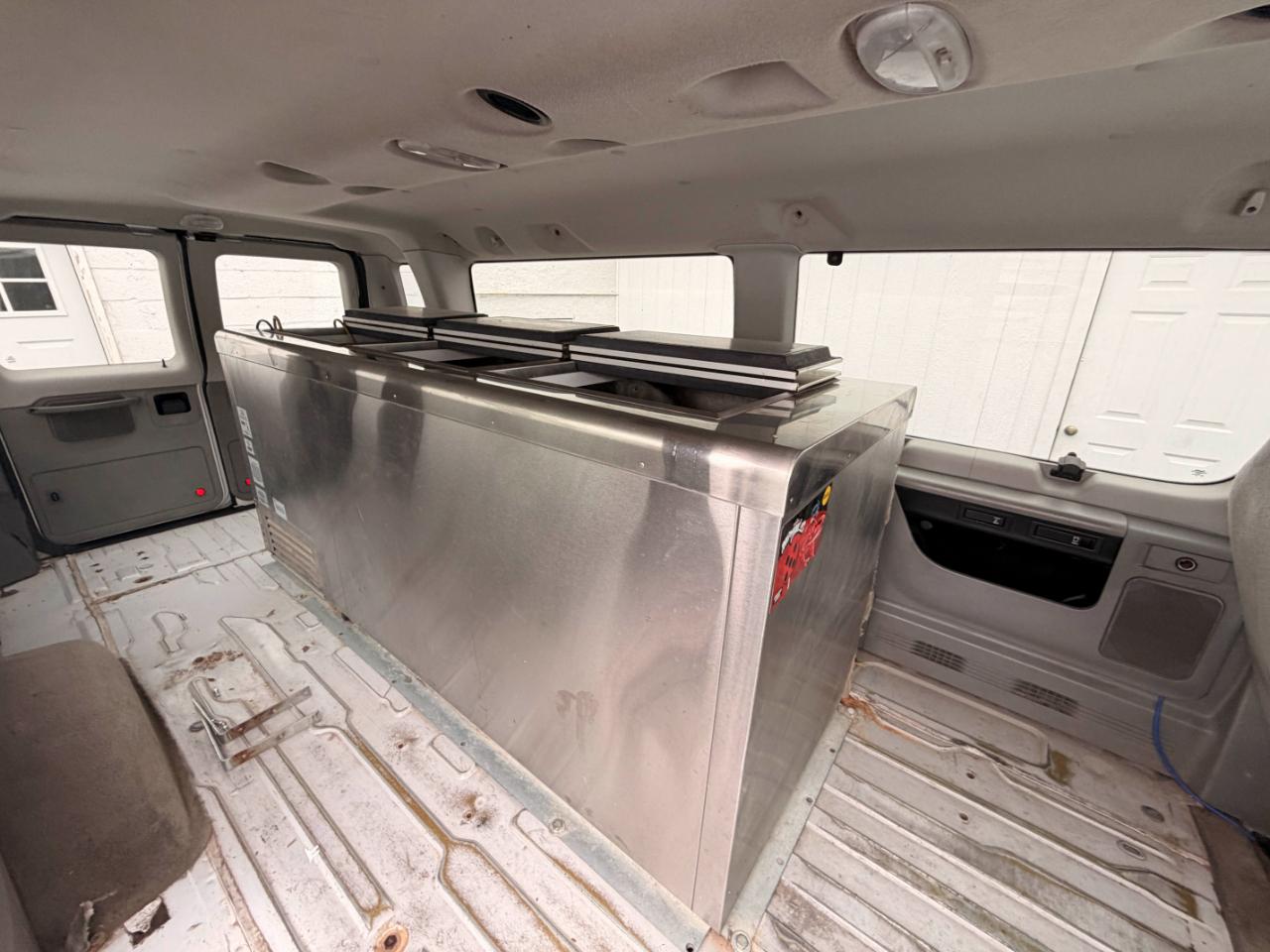 Ford Econoline E-350 XLT Super Duty Extended 2011