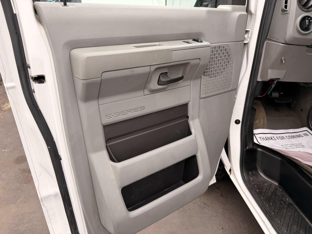 Ford Econoline E-350 XLT Super Duty Extended 2011