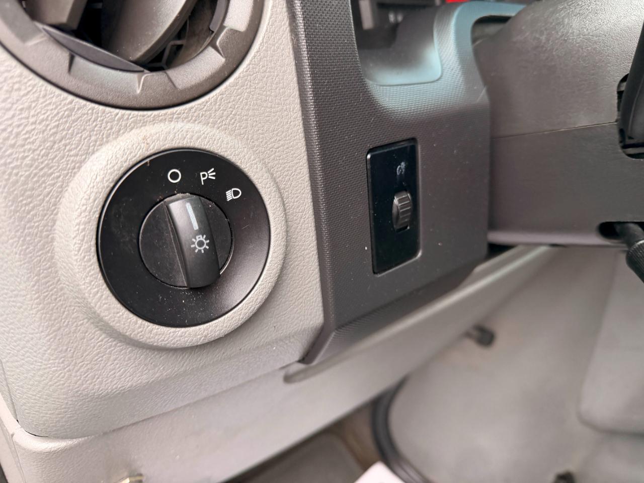 Ford Econoline E-350 XLT Super Duty Extended 2011